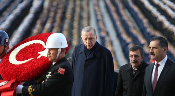 epa10968013 Turkish President Recep Tayyip Erdogan (C) attends a wreath laying ceremony marking the 85th death anniversary of Mustafa Kemal Ataturk at the mausoleum in Ankara, Turkey, 10 November 2023. Mustafa Kemal Ataturk, founder of modern Turkey, served as the country's first President from 1923 to his death on 10 November 1938 during which time Turkey was built into a modern and secular state.  EPA/NECATI SAVAS