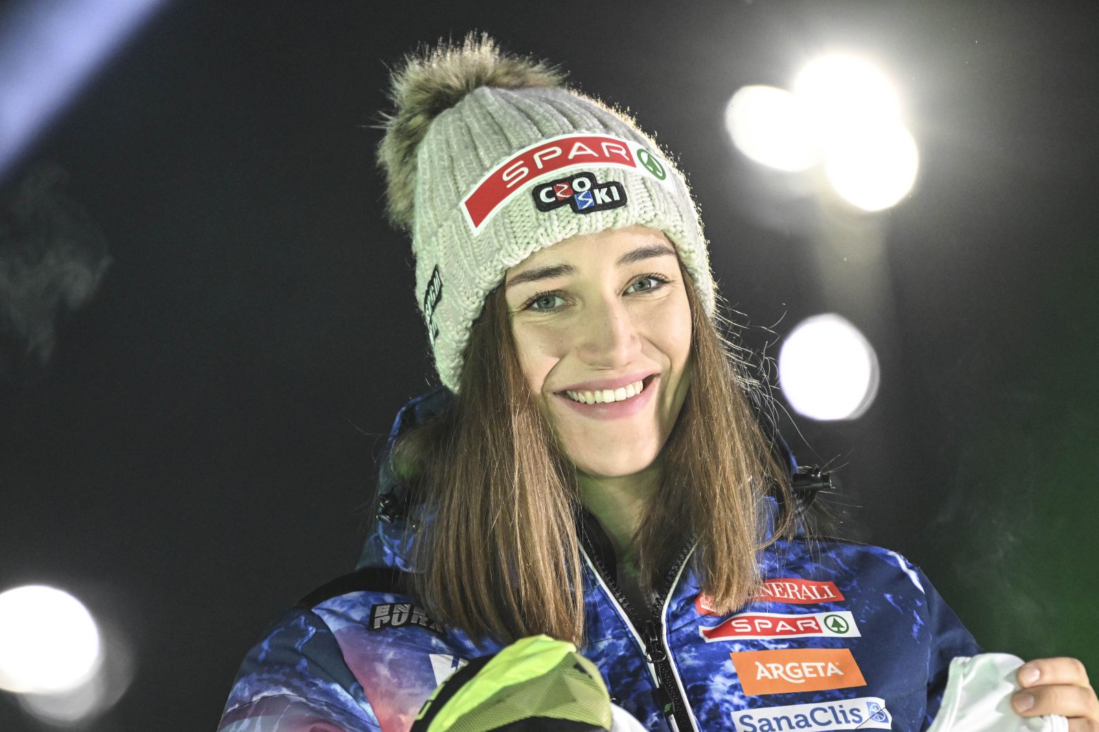 epa10968866 Leona Popovic from Croatia smiles during the public draw for the women's slalom race at the FIS Alpine Skiing World Cup in Levi, Finland, 10 November 2023. The slalom race takes place on 11 and 12 November 2023  EPA/KIMMO BRANDT