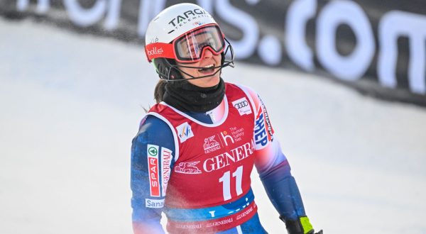 epa10971475 Zrinka Ljutic of Croatia smiles in the finish area during the second round of the Women’s Slalom race at the FIS Ski World Cup in Levi, Finland, 12 November 2023  EPA/KIMMO BRANDT