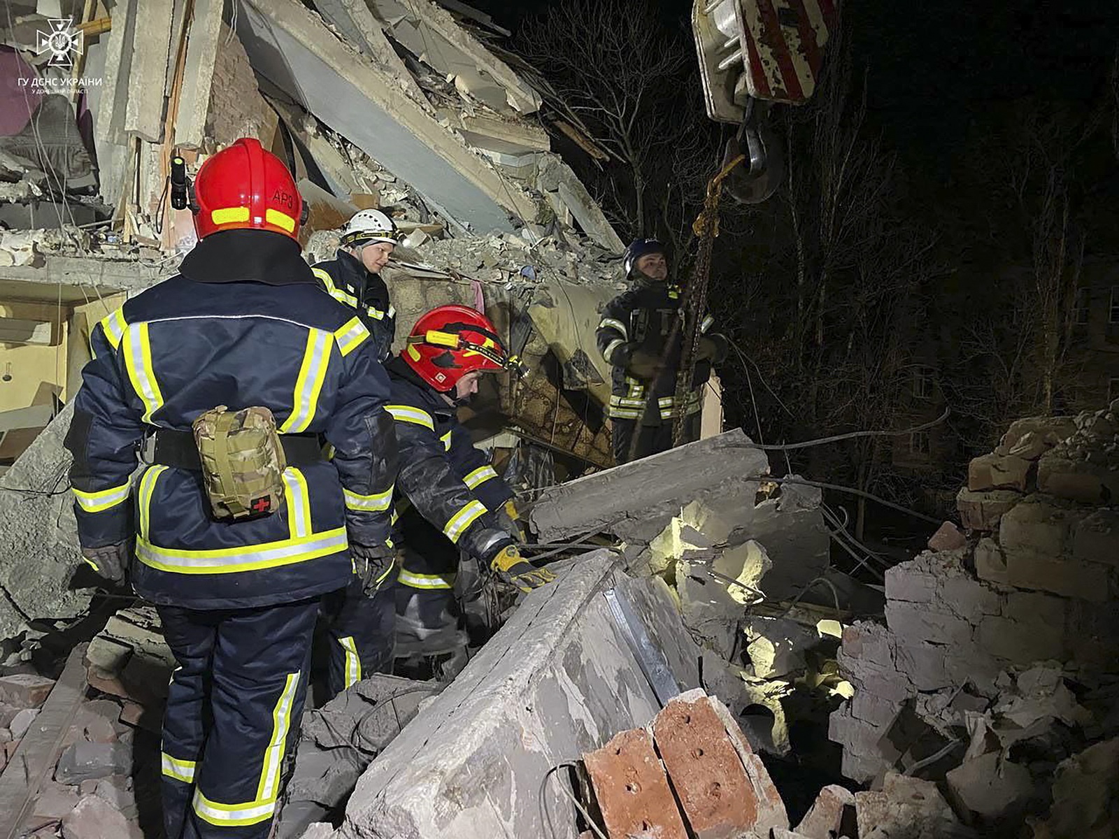 epa10975683 A handout photo made available by the Ukrainian Emergency Service shows rescuers working in the aftermath of an overnight shelling in the Selodove village, Donetsk region, Ukraine, 15 November 2023, amid the Russian invasion. Emergency services confirmed at least one person was killed in the attack while five other people, including a child, were evacuated from the damaged building.  EPA/STATE EMERGENCY SERVICE HANDOUT   HANDOUT EDITORIAL USE ONLY/NO SALES HANDOUT EDITORIAL USE ONLY/NO SALES