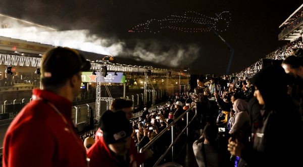 epa10977655 Drones form the silhouette of a F1 car during the opening ceremony ahead of the F1 Grand Prix of Las Vegas at the Las Vegas Strip Circuit in Las Vegas, Nevada, USA, 15 November 2023.  EPA/ETIENNE LAURENT