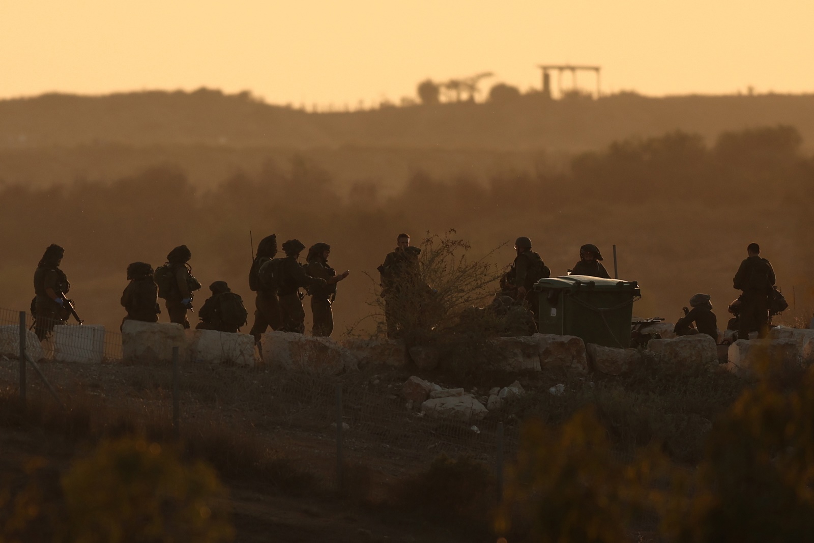 epa10980960 Israeli soldiers take their positions near the border with the Gaza Strip, as seen from Sderot, southern Israel, 17 November 2023. More than 11,000 Palestinians and at least 1,200 Israelis have been killed, according to the Israel Defense Forces (IDF) and the Palestinian health authority, since Hamas militants launched an attack against Israel from the Gaza Strip on 07 October, and the Israeli operations in Gaza and the West Bank which followed it.  EPA/ATEF SAFADI