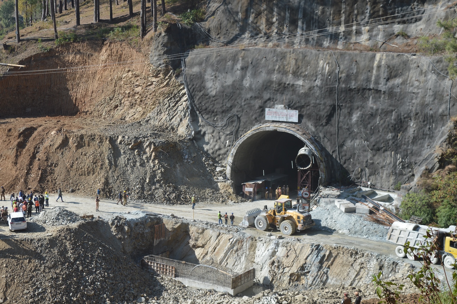 epa10981010 A general view of the tunnel as rescue workers continue to operate at the site of an under-construction tunnel following a collapse, on the Brahmakhal Yamunotri National Highway in Uttarkashi, India, 17 November 2023. The efforts to rescue 40 labourers trapped in an under-construction tunnel in Uttarkashi hit another roadblock after the new machine could not drill further and Col. Deepak Patil, head of the rescue operation indicated that equipment for a possible option 3 is already enroute as rescue workers already drilled up to 24 metres through the rubble but need to drill up to 60 metres to insert 800 mm and 900 mm diameter pipes till an escape passage is created said National Highways and Infrastructure Development Corporation Limited (NHIDCL).  EPA/ABHYUDAYA KOTNALA