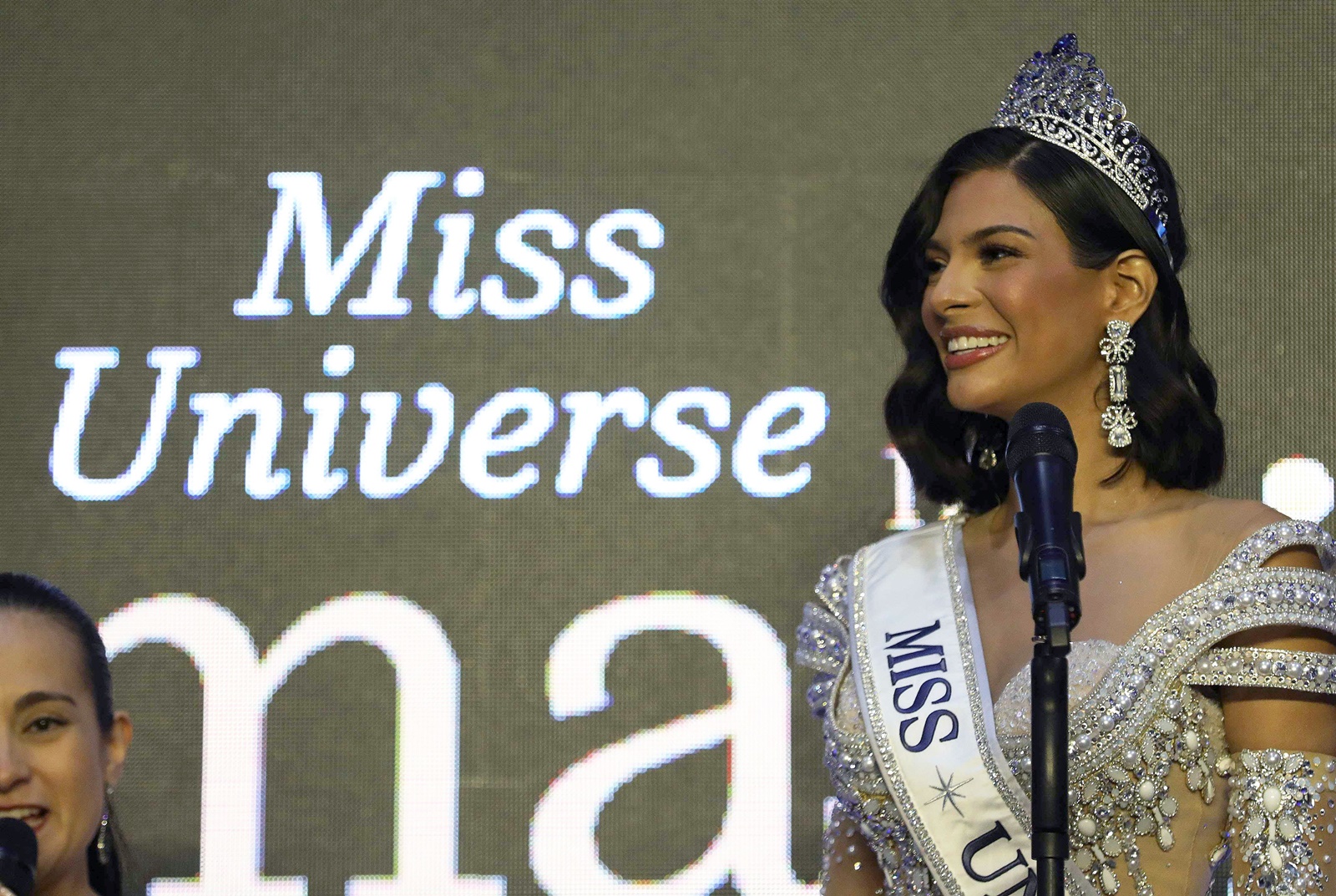 epa10983845 Miss Nicaragua Sheynnis Palacios speaks after being crowned as Miss Universe in San Salvador, El Salvador, 18 November 2023. Palacios became the first Central American to win the contest, succeeding R'Bonney Gabriel from the US.  EPA/Rodrigo Sura