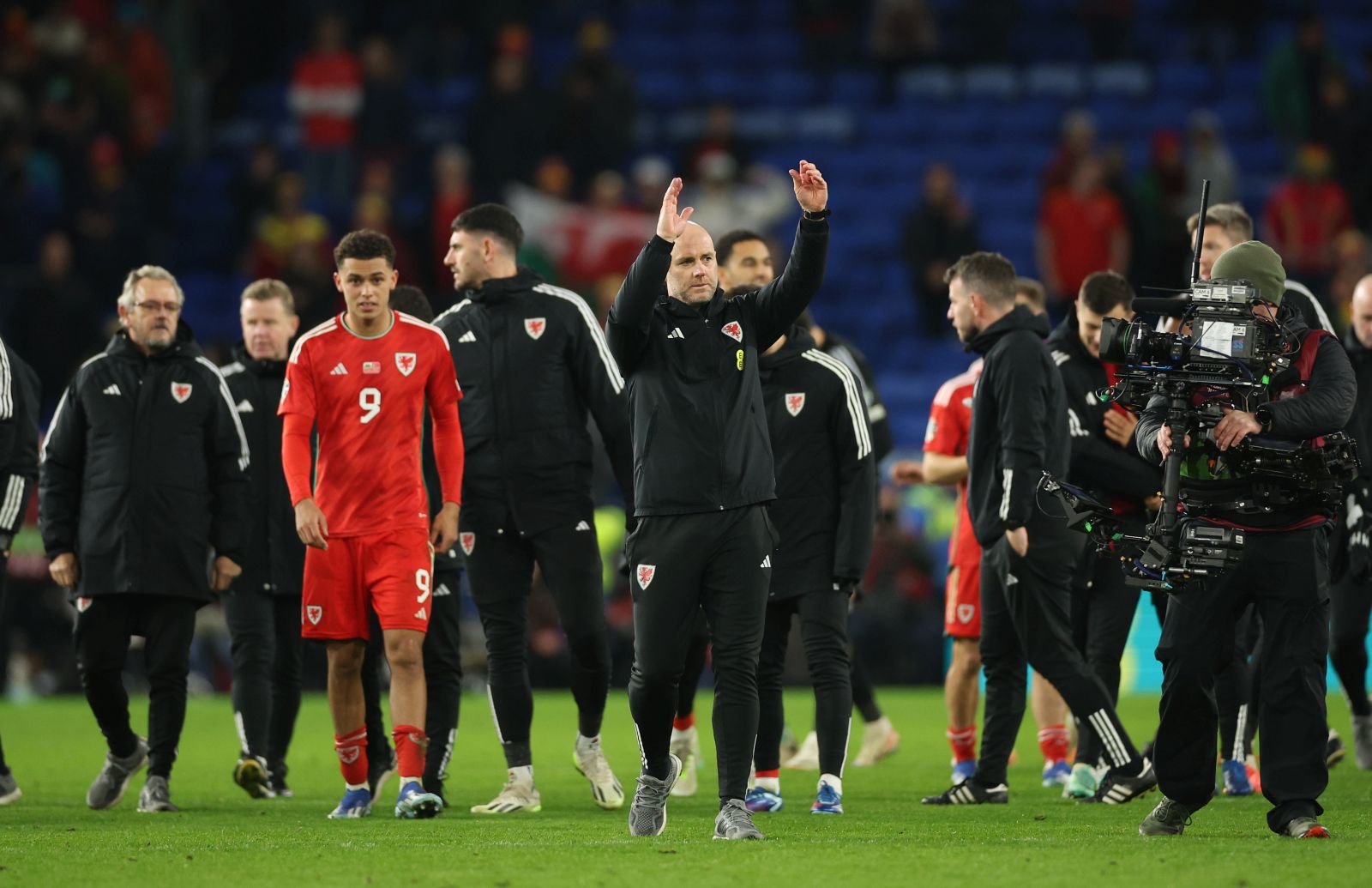 epa10988598 Wales manager Rob Page (C) reacts after the UEFA EURO 2024 Group D qualification match between Wales and Turkey in Cardiff, Britain, 21 November 2023.  EPA/ADAM VAUGHAN