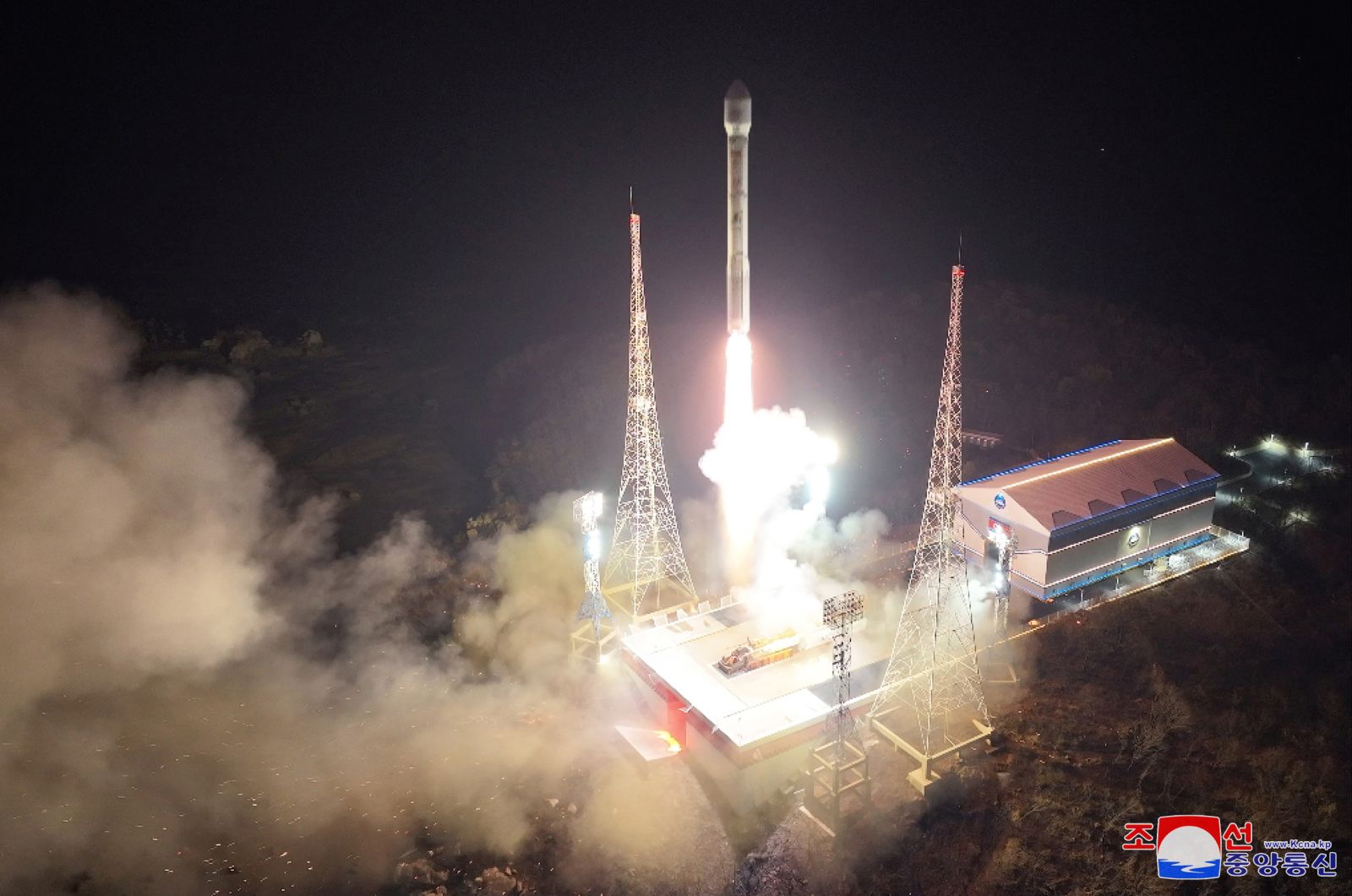 epa10988695 A photo released by the official North Korean Central News Agency (KCNA) on 22 November 2023 shows the launch of a new-type carrier rocket 'Chollima-1' carrying the reconnaissance satellite 'Malligyong-1' at the Sohae Satellite Launching Ground in Cholsan County, North Phyongan Province, North Korea, 21 November 2023. According to KCNA, North Korea's National Aerospace Technology Administration (NATA) has successfully launched the carrier rocket 'Chollima-1' and 'accurately put the reconnaissance satellite 'Malligyong-1' on its orbit at 22:54:13, 705s after the launch'.  EPA/KCNA   EDITORIAL USE ONLY  EDITORIAL USE ONLY