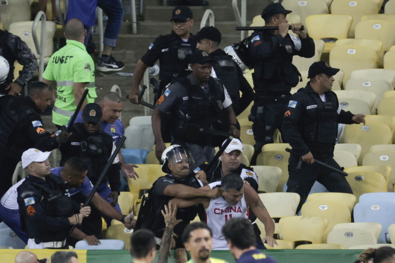 epa10988699 Members of Brazilian police try to control a clash between fans prior a FIFA 2026 World Cup qualifiers soccer match between Brazil and Argentina at Maracana stadium in Rio de Janeiro, Brazil, 21 November 2023.  EPA/Antonio Lacerda