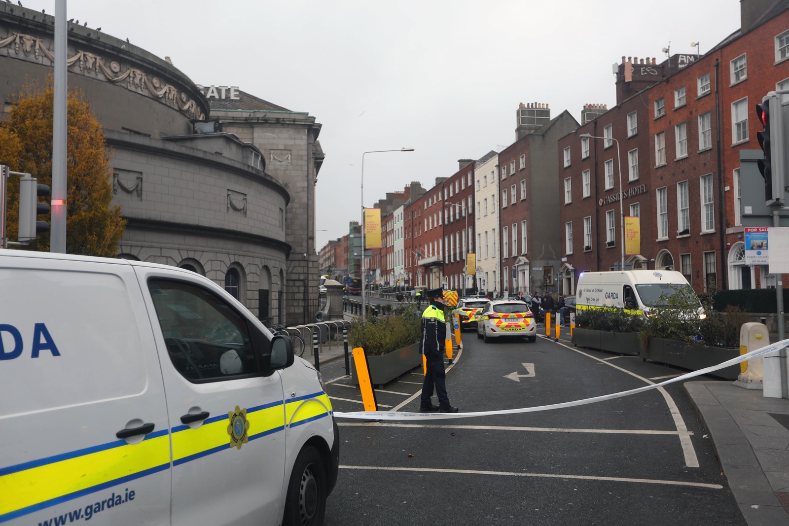 epa10991096 Police officers stand near the scene following a serious incident near Parnell Street East in Dublin, Ireland, 23 November 2023. A man has been detained after allegedly five people, among them three children, near a school in central Dublin, police said.  EPA/MOSTAFA DARWISH