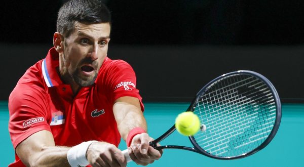 epa10991538 Novak Djokovic of Serbia in action against Cameron Norrie of Great Britain during their singles match of the Davis Cup quarter final tie between Serbia and Great Britain in Malaga, Spain, 23 November 2023.  EPA/Jorge Zapata