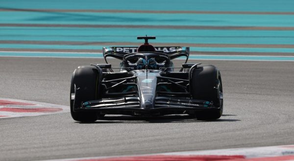epa10992375 British Formula One driver George Russell of Mercedes-AMG Petronas in action during the first practice session the Abu Dhabi Formula One Grand Prix 2023 at Yas Marina Circuit in Abu Dhabi, United Arab Emirates, 24 November 2023. The Formula One Grand Prix of Abu Dhabi will take place on 26 November 2023.  EPA/ALI HAIDER