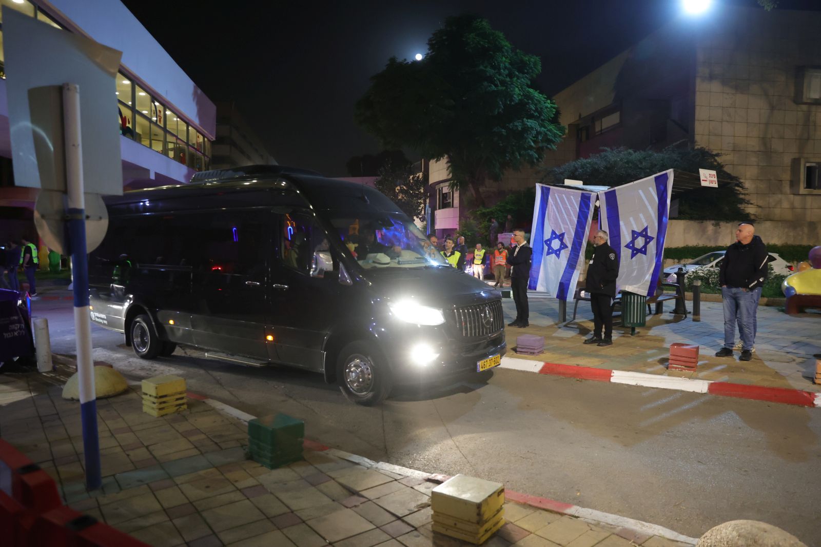 epa10995514 A vehicle carrying hostages held by Hamas in Gaza arrives at Sheba Medical Center in Tel HaShomer neighborhood in Ramat Gan, Israel, 26 November 2023. The Israeli government confirmed that Hamas released on 25 November a second group of hostages consisting of eight Israeli children, five Israeli women, and four Thai citizens. More than 14,000 Palestinians and at least 1,200 Israelis have been killed, according to the Gaza Government media office and the Israel Defense Forces (IDF), since Hamas militants launched an attack against Israel from the Gaza Strip on 07 October, and the Israeli operations in Gaza and the West Bank which followed it.  EPA/ABIR SULTAN