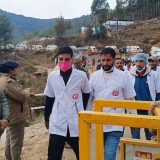 epa10999146 A team of doctors arrives for treatment of the first people rescued from a tunnel on the Brahmakal Yamunotri National Highway in Uttarkashi, India, 28 November 2023. Uttarakhand Chief Minister Pushkar Singh Dhami said that the laying of pipes through the rubble was completed and the 41 trapped workers will be evacuated soon. 41 workers became trapped after an under-construction tunnel collapsed on 12 November 2023.  EPA/ABHYUDAYA KOTNALA