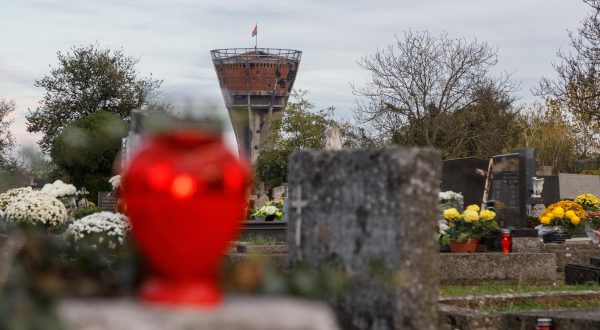 01.11.2023., Vukovar,Blagdan Svi Sveti na Memorijalnom groblju u Vukovaru Photo: Miroslav Slafhauzer/PIXSELL