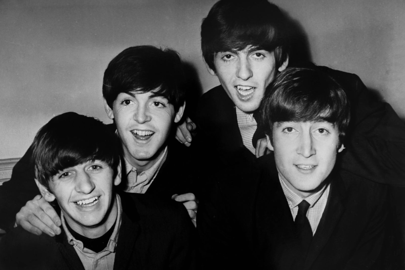 Fans of The Beatles scream during a concert in the early Sixties. Unknown, Unknown, UK, Ref:VM SHO Beatles smiling 3.jpg, The Beatles, fans, concert, screaming Copyright: xVarleyxMediax