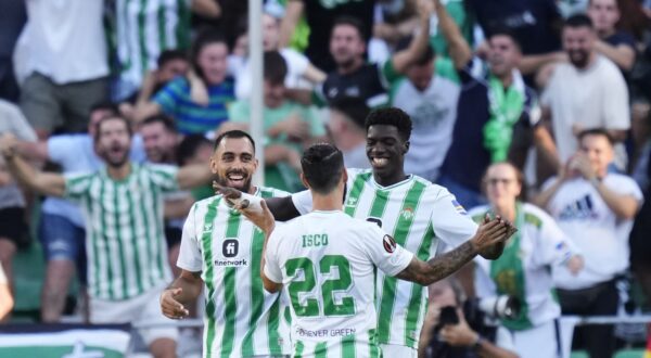 Betis' Assane Diao, right, celebrates after scoring his side's first goal during the Europa League Group C soccer match between Betis and Sparta Prague at the Benito Villamarin Stadium stadium in Seville, Spain, Thursday Oct. 5, 2023. (AP Photo/Jose Breton)