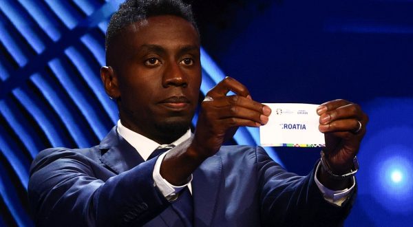 epa11007817 Former French football player Blaise Matuidi holds a ticket of Croatia during the UEFA EURO 2024 final tournament draw at the Elbphilharmonie in Hamburg, Germany, 02 December 2023. The UEFA EURO 2024 will take place in Germany from 14 June to 14 July.  EPA/FILIP SINGER