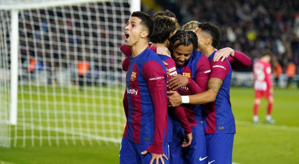 epa11009897 Barcelona's forward Joao Felix (2L) celebrates with teammates after scoring the 1-0 goal during the Spanish LaLiga soccer match between FC Barcelona and Atletico de Madrid, in Barcelona, Spain, 03 December 2023.  EPA/Siu Wu