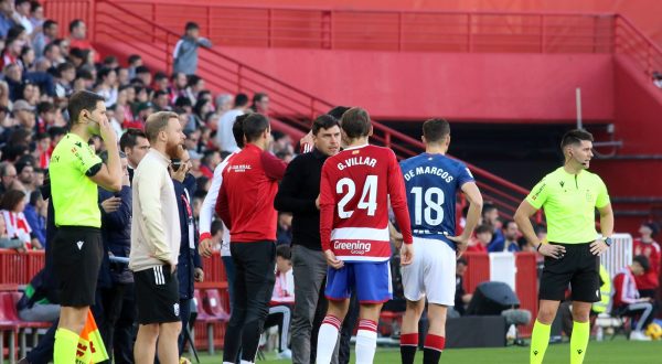 epa11021666 Athletic and Granada players react during the Spanish LaLiga soccer match between Granada CF and Athletic Club de Bilbao at Los Carmenes stadium in Granada, Andalusia, Spain, 10 December 2023. The game was temporarily suspended following a medical emergency in the stands.  EPA/Pepe Torres