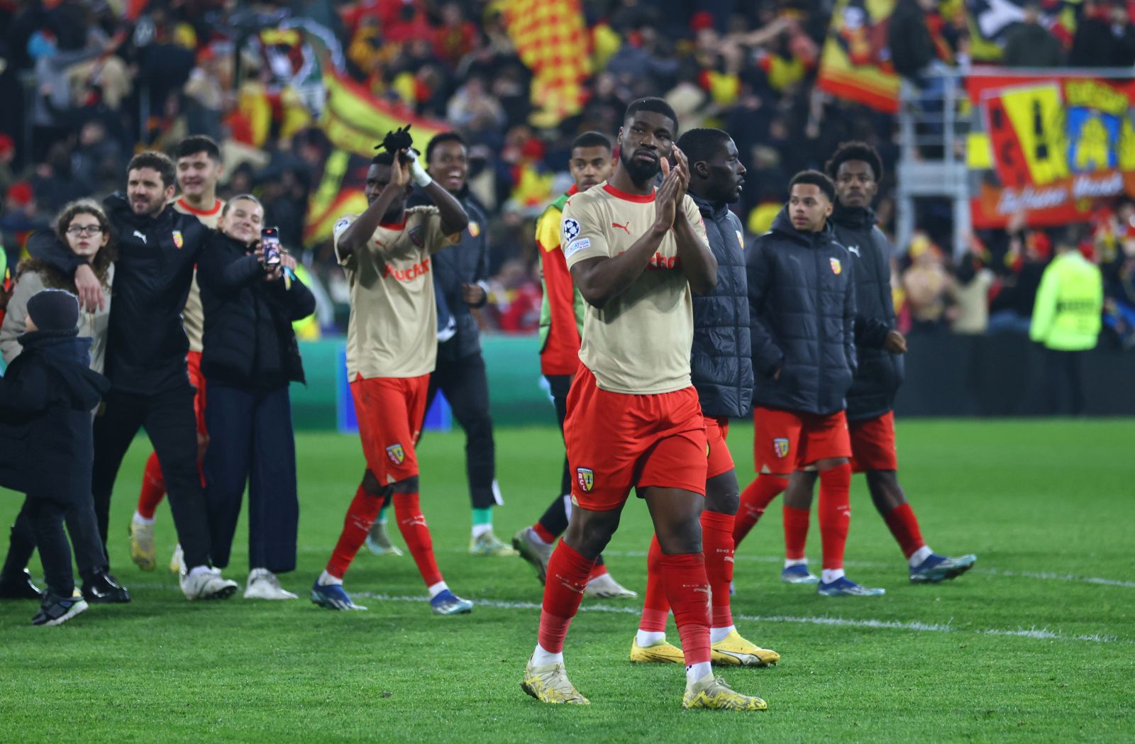 epa11025240 Players of Lens celebrate after winning the UEFA Champions League group stage match between RC Lens and Sevilla FC, in Lens, France, 12 December 2023.  EPA/MOHAMMED BADRA