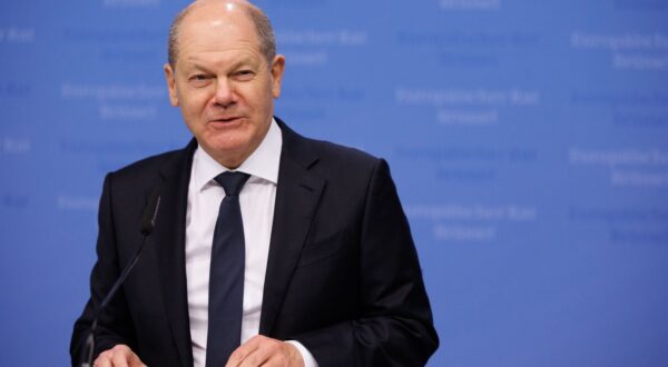 epa11031000 Germany's Federal Chancellor Olaf Scholz speaks to the media at the end of the second day of the European Council in Brussels, Belgium, 15 December 2023. At the second day of the summit, EU leaders took stock of the latest developments in the Middle East, including the immediate security and humanitarian situation in Gaza. The European Council will also discuss how to strengthen security and defence in the EU.  EPA/OLIVIER MATTHYS