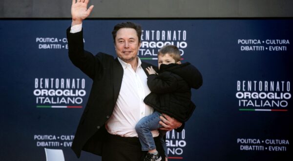 epa11032178 US tech entrepreneur Elon Musk, owner of Tesla, SpaceX and X, waves as he attends the third day of the Atreju 2023 political festival in the gardens of Castel Sant'Angelo, Rome, Italy, 16 December 2023. The Atreju political festival in Rome was organized by Italian Prime Minister Meloni and her right-wing party, Brothers of Italy. The theme of this year's edition is 'Welcome Back Italian Pride' (Bentornato orgoglio italiano).  EPA/ANGELO CARCONI
