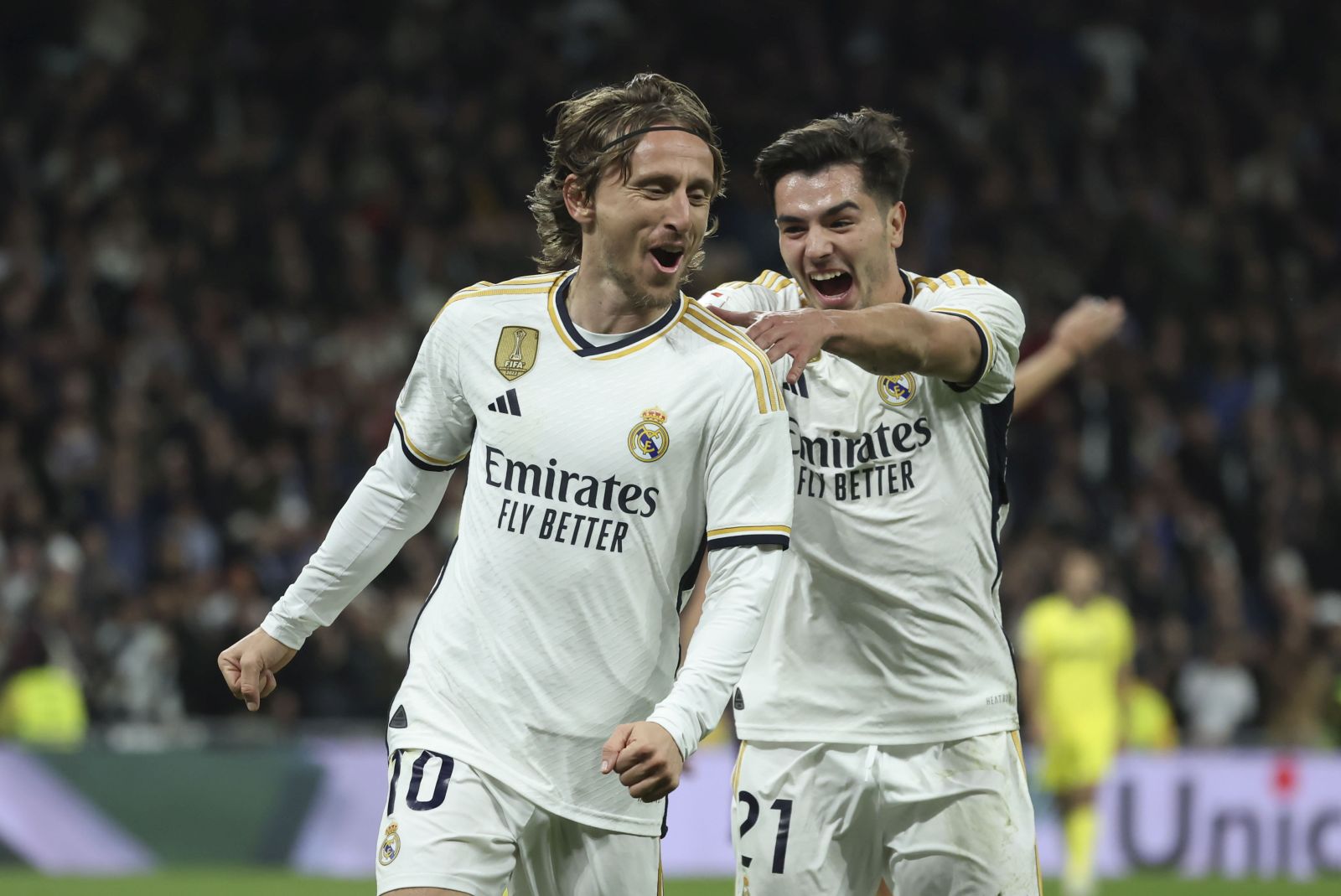 epa11035155 Real Madrid's Luka Modric celebrates after scoring the 4-1 goal during the Spanish LaLiga soccer match between Real Madrid and Villarreal CF, in Madrid, Spain, 17 December 2023.  EPA/Kiko Huesca
