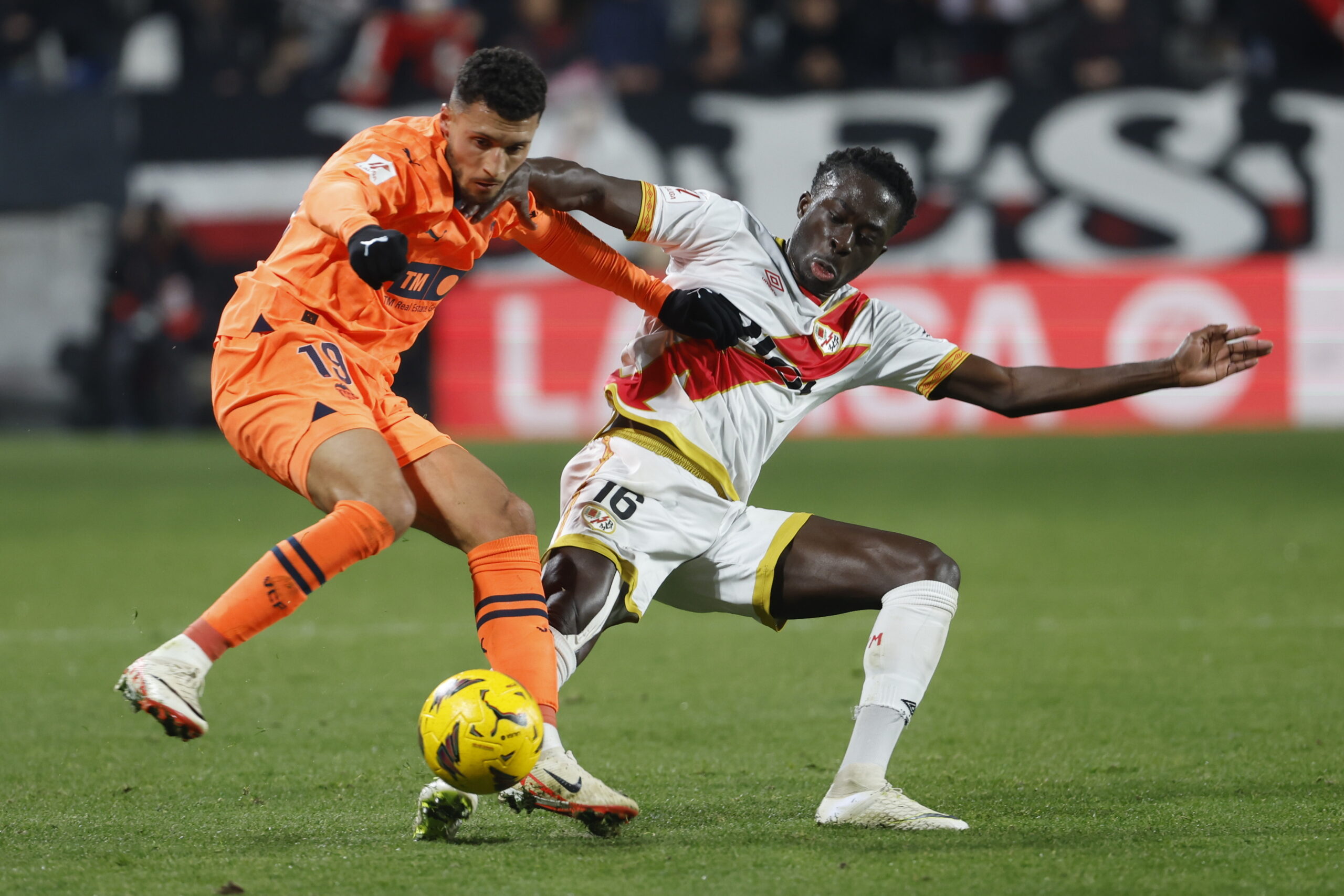 epa11037524 Rayo's defender Abdul Mumin (R) duels for the ball with Valencia's midfielder Selim Amallah (L) during the Spanish LaLiga soccer match between Rayo Vallecano and Valencia CF, in Madrid, Spain, 19 December 2023.  EPA/Javier Lizon