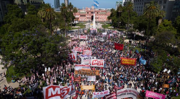 epa11039229 An image taken with a drone of citizens during a protest against the goverment of new Argentinian President Javier Milei near the Casa Rosada government building in Buenos Aires, Argentina, 20 December 2023. The day of mobilizations advanced in Argentina, with the government of Javier Milei monitoring the main access roads to Buenos Aires and the organizers of the protests changing the route of the large demonstration. Milei faced his first protests after assuming as president on 10 December 2023.  EPA/Isaac Fontana