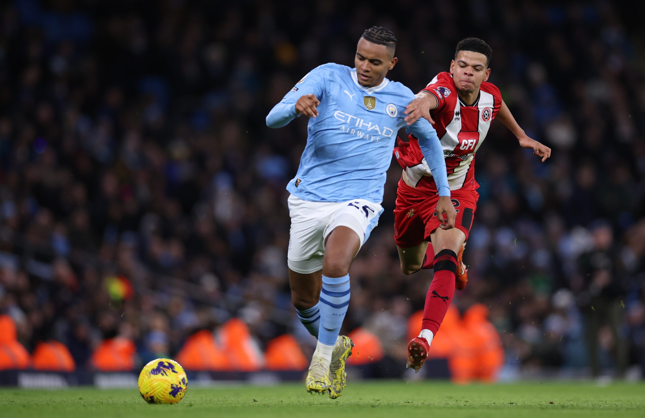 epa11049608 Manuel Akanji of Manchester City (L) in action against William Osula of Sheffield United (R) during the English Premier League soccer match between Manchester City and Sheffield United in Manchester, Britain, 30 December 2023.  EPA/ADAM VAUGHAN EDITORIAL USE ONLY. No use with unauthorized audio, video, data, fixture lists, club/league logos or 'live' services. Online in-match use limited to 120 images, no video emulation. No use in betting, games or single club/league/player publications.