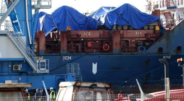 06.12.2023., Rijeka - Vojna vozila Bradley brodom Ocean Freedom stigla u rijecku luku. Photo: Goran Kovacic/PIXSELL