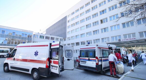 17.03.2020.,Split - Transport pacijenata iz bolnice Krizine prema bolnici Firule.rPhoto:Ivo Cagalj/PIXSELL