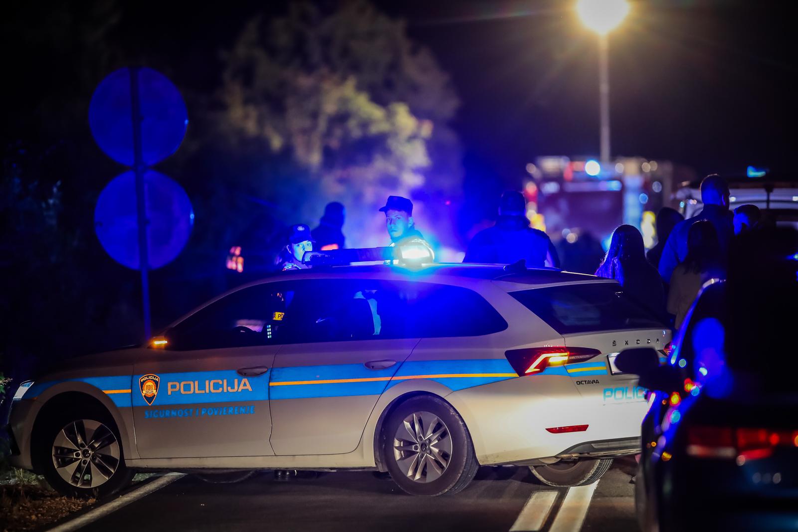 17.10.2023., Prugovo - Dvije su osobe poginule, a jedna je ozlijedjena u Prugovu gdje su se u utorak navecer sudarila dva osobna automobila i kombi. Photo: Zvonimir Barisin/PIXSELL