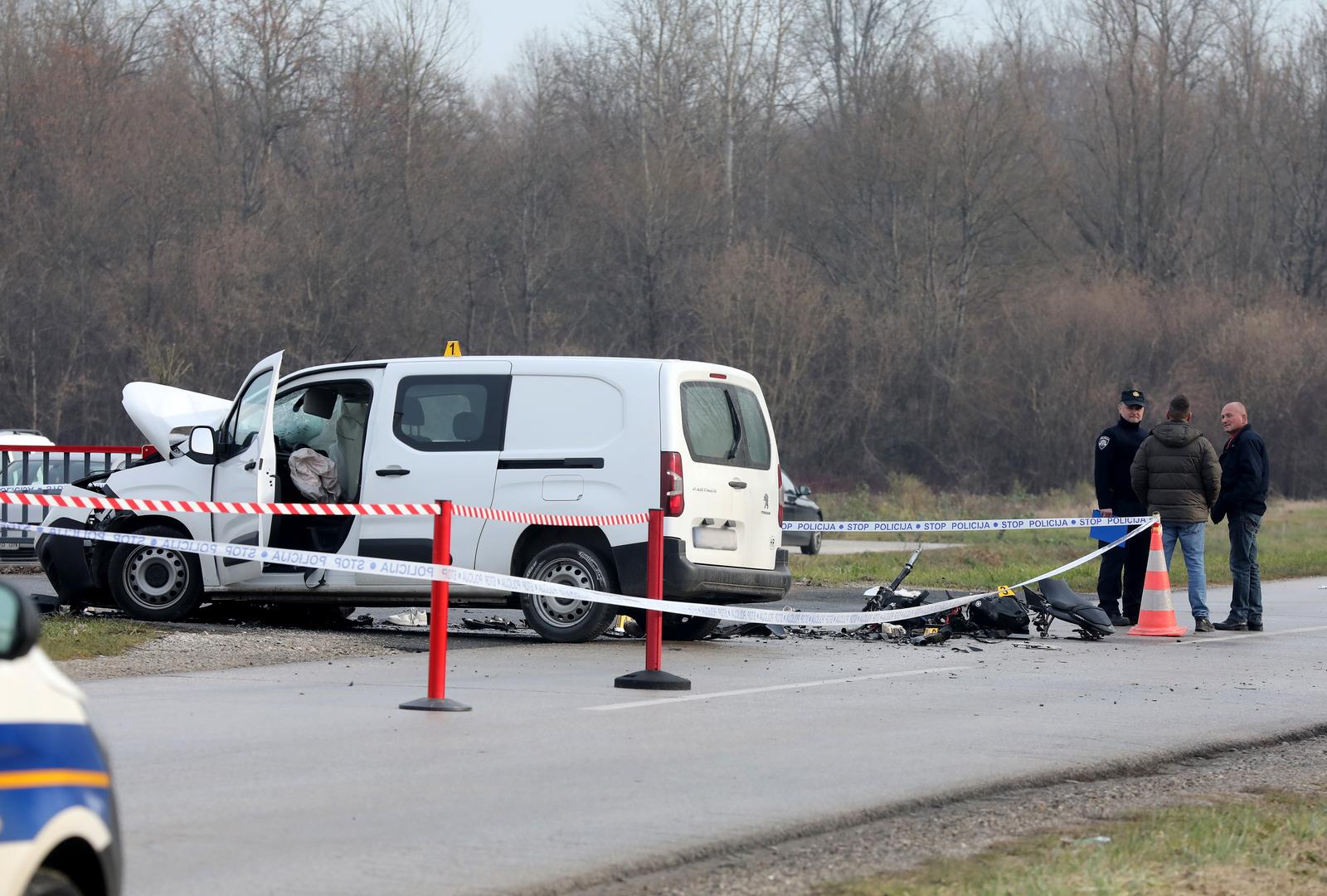 21.12.2023., Rugvica - U sudaru motocikla i kombija dvije su osobe poginule, policijski ocevid je u tijeku. Photo: Zeljko Hladika/PIXSELL
