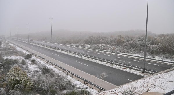 27.11.2023., Zagvozd - Snijeg koji je poceo padati u jutarnjim satima stvara probleme u prometu Photo: Matko Begovic/PIXSELL