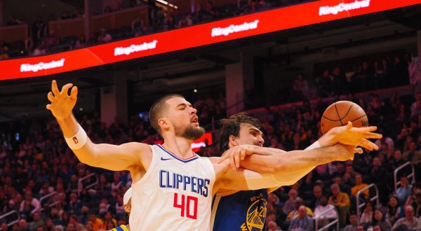 Nov 30, 2023; San Francisco, California, USA; Los Angeles Clippers center Ivica Zubac (40) and Golden State Warriors forward Dario Saric (20) extend for a rebound during the second quarter at Chase Center. Mandatory Credit: Kelley L Cox-USA TODAY Sports Photo: Kelley L Cox/REUTERS