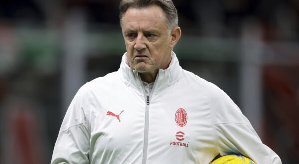 October 22, 2023, Milan: Milan, Italy, 22nd October 2023. Tony Roberts AC Milan Goalkeeping Coach reacts during the warm up prior to kick off in the Serie A match at Giuseppe Meazza, Milan. (Credit Image: Â© Jonathan Moscrop/Sportimage/Cal Sport Media) (Cal Sport Media via AP Images)