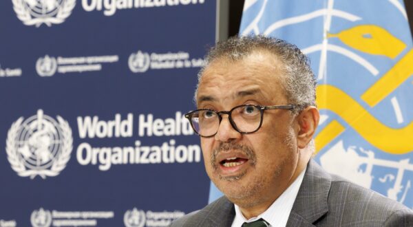 epa11031013 Director General of the World Health Organization (WHO) Tedros Adhanom Ghebreyesus talks to the media during a press conference organized by the Geneva Association of United Nations Correspondents (ACANU) at the World Health Organization (WHO) headquarters in Geneva, Switzerland, 15 December 2023.  EPA/SALVATORE DI NOLFI