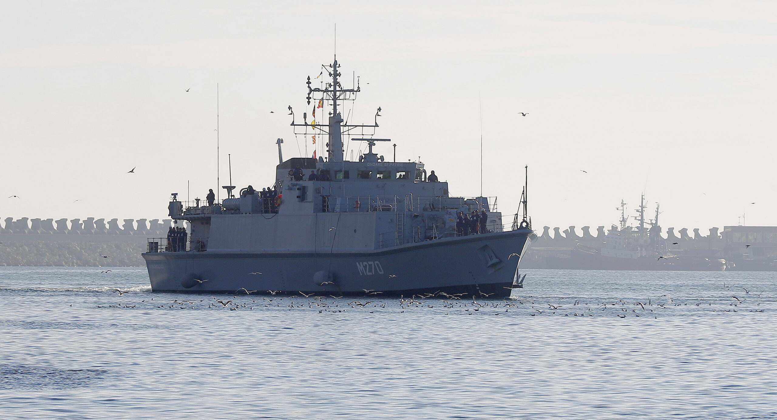 epa11037163 Romanian Navy minesweeper M 270 'Sublieutenant Ion Ghiculescu' arrives at the military port of Constanta city, 226 Km south-east from Bucharest, Romania, 19 December 2023. The minesweeper M 270 warship, formerly HMS Blyth in the British Royal Navy, is the first of two minesweepers acquired through the government-to-government agreement concluded between Romania and Britain. Turkey, Romania and Bulgaria are expected to sign an agreement in January 2024, in Istanbul, on a joint plan to seek and destroy mines drifting in the Black Sea waters as a result of the war in Ukraine.  EPA/ROBERT GHEMENT