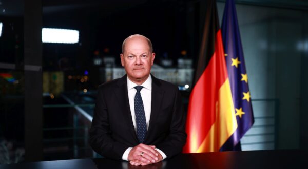 epa11049961 German Chancellor Olaf Scholz records his New Year's television address to the nation in Berlin, Germany, 29 December 2023 (issued 31 December 2023).  EPA/Rainer Keuenhof / POOL