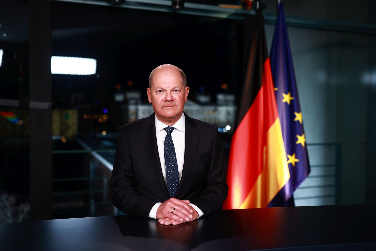 epa11049961 German Chancellor Olaf Scholz records his New Year's television address to the nation in Berlin, Germany, 29 December 2023 (issued 31 December 2023).  EPA/Rainer Keuenhof / POOL
