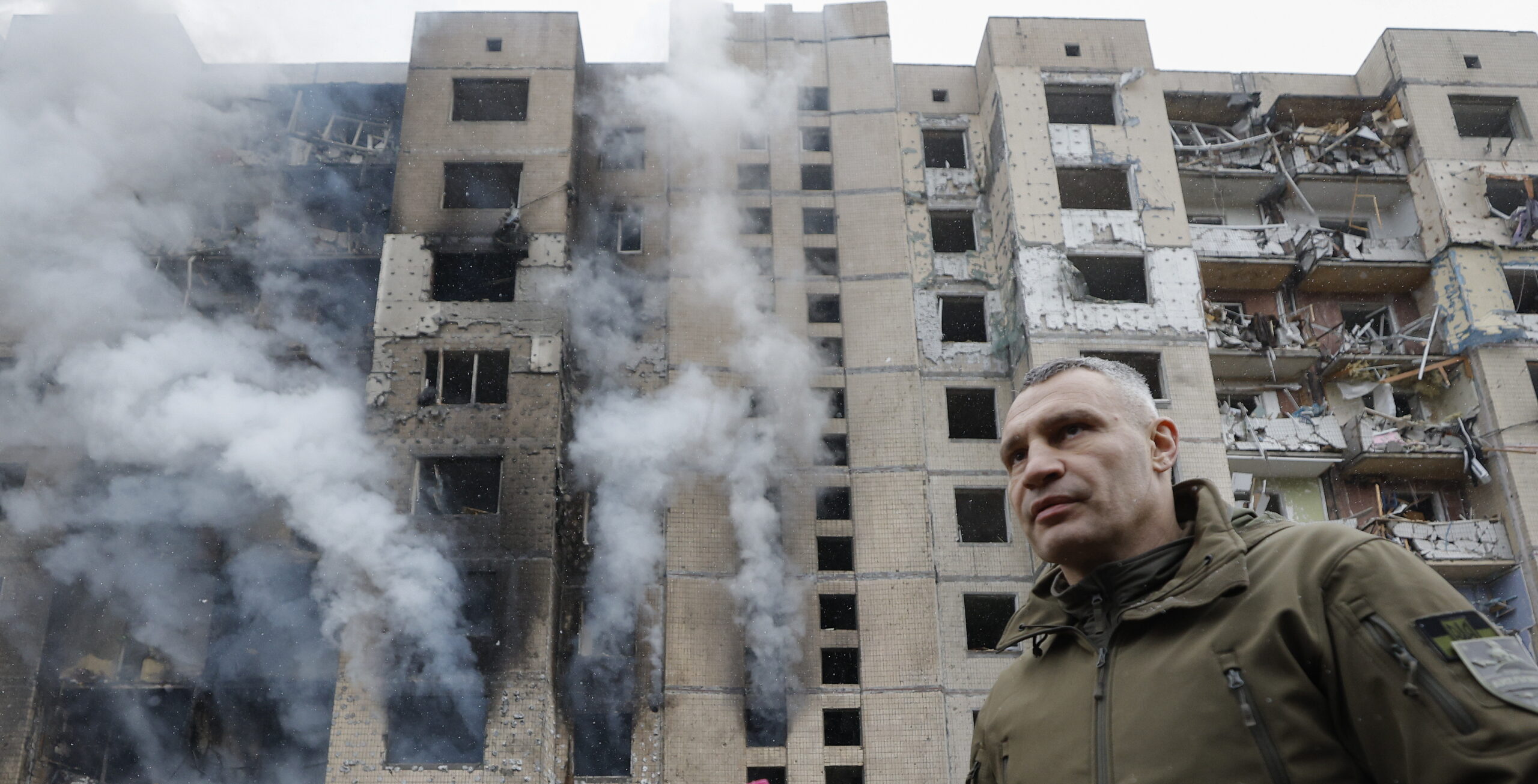 epa11053344 Mayor of Kyiv Vitali Klitschko inspects the site of a damaged building after a missile strike in Kyiv (Kiev), Ukraine, 02 January 2024, amid the Russian invasion. In the early hours of 02 January, Russia launched missile attacks targeting Kyiv and Kharkiv, local officials reported. At least two women were killed and nearly 70 others were injured in the two cities. In Kyiv, 27 people were hospitalized after a fire broke out in a multi-story building as a result of a rocket attack, the city mayor Vitali Klitschko wrote on telegram, adding that an injured elderly woman died in an ambulance. Some 130 residents were evacuated from the burning building, the State Emergency Service said.  EPA/SERGEY DOLZHENKO