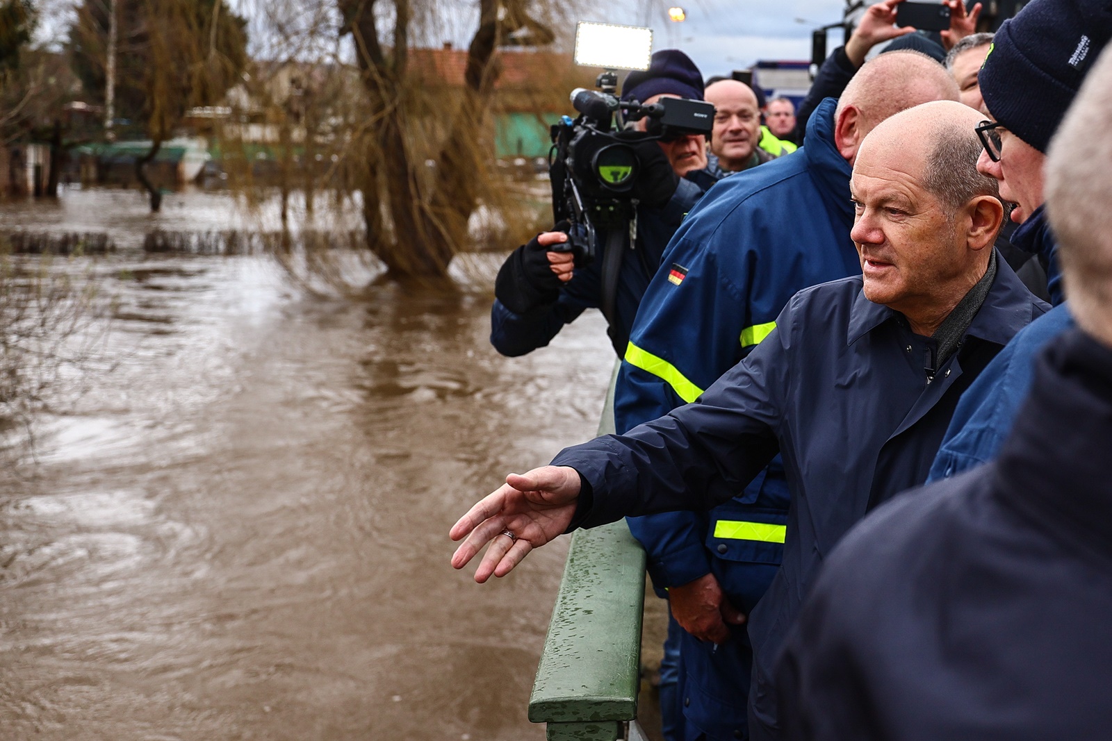 epa11057056 Germany Chancellor Olaf Scholz (R) visits the city of Sangerhausen, hit by the flooding Helme river, in Sangerhausen, Germany, 04 January 2024. Olaf Scholz travels to different areas in Germany devastated and threatened by current flooding. Thousands of emergency forces are engaged in securing and rescue operations in Germany.  EPA/FILIP SINGER / POOL