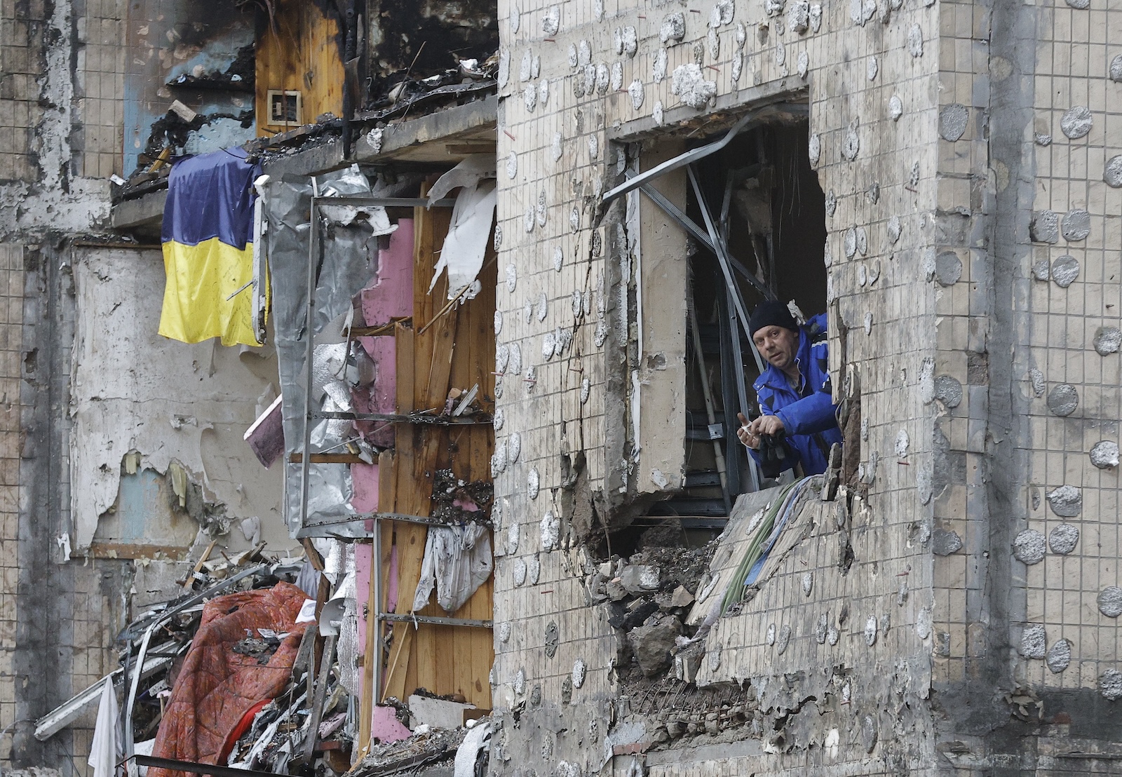 epa11058874 A local man looks out the window of his destroyed flat of a residential building damaged in Russian shelling, in Kyiv (Kiev), Ukraine, 05 January 2024, amid the Russian invasion. A farewell ceremony for Lyudmila Shevtsova was held on 05 January. Shevtsova was a professor at the National University of Kyiv-Mohyla Academy and died after Russian shelling hit a residential building in Kyiv on 02 January 2024. Russian troops entered Ukraine in February 2022 starting a conflict that has provoked destruction and a humanitarian crisis.  EPA/SERGEY DOLZHENKO