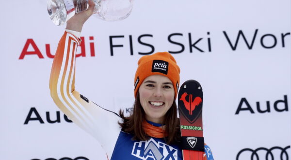epa11062397 Winner Petra Vlhova of Slovakia celebrates on the podium for the Women's Slalom race at the FIS Alpine Skiing World Cup in Kranjska Gora, Slovenia, 07 January 2024.  EPA/ANTONIO BAT