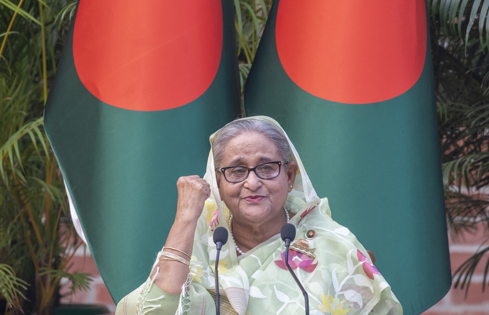 epaselect epa11064419 Bangladesh Prime Minister and Awami League President Sheikh Hasina addressing a meeting with foreign observers and journalists at the Prime Minister’s resident at Gono Bhaban in Dhaka, Bangladesh, 08 January, 2024. Bangladesh’s governing party, the Awami League, won the 12th Parliamentary elections, giving its Prime Minister Sheikh Hasina a fourth consecutive term.  EPA/MONIRUL ALAM