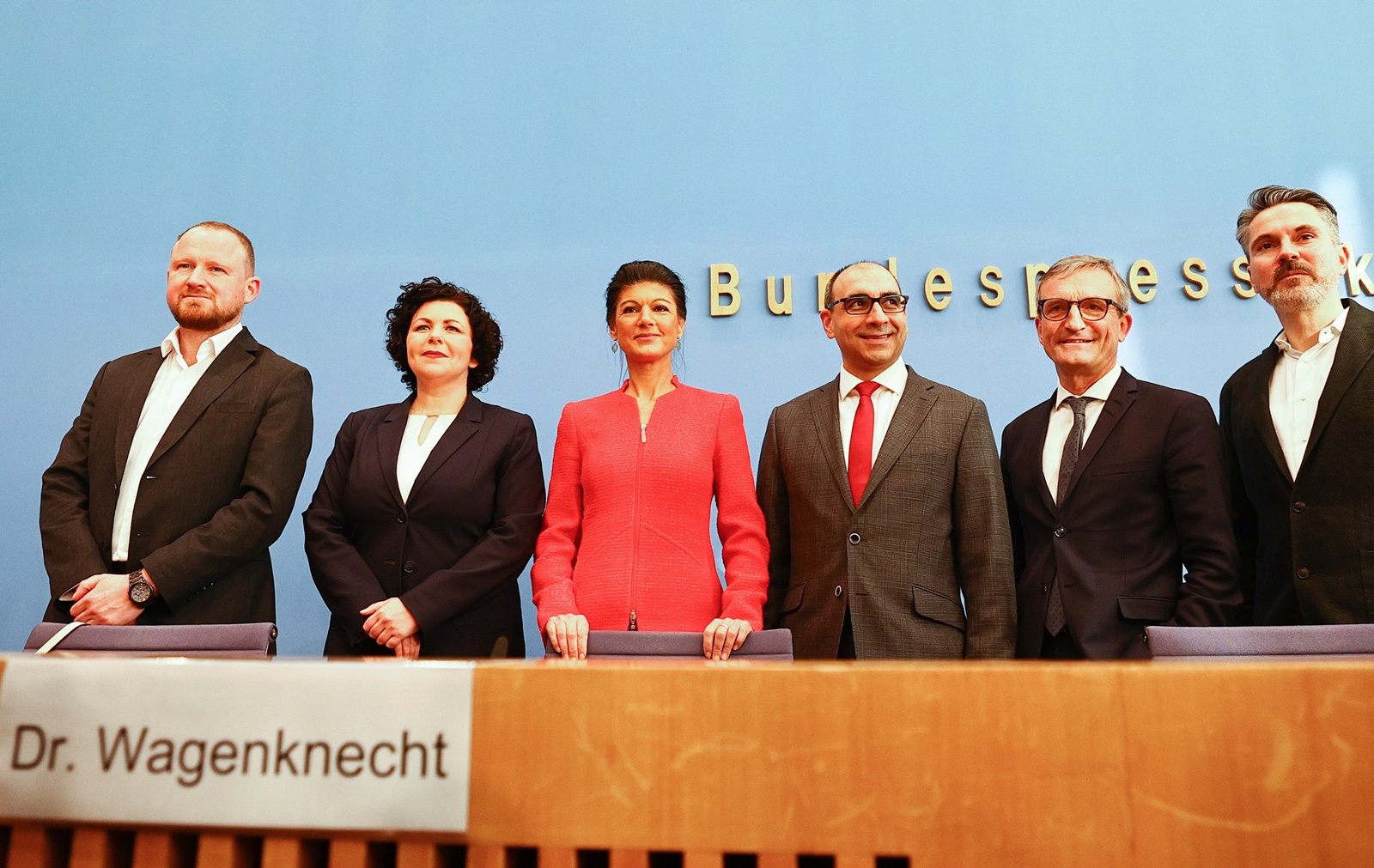 epa11064435 Sahra Wagenknecht (C) poses with her team prior to the founding press conference of her new party Alliance Sahra Wagenknecht (BSW) in Berlin, Germany, 08 January 2024.  EPA/FILIP SINGER
