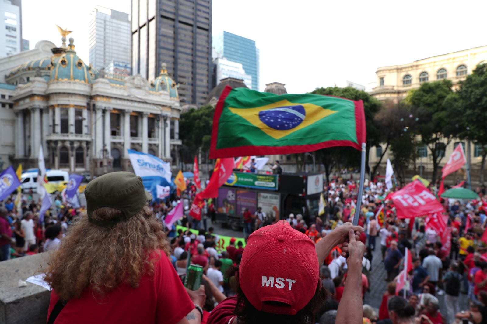 epa11065069 People hold placards and flags as they gather to mark the first anniversary of the failed coup attempt by extreme right in Cinelandia, in Rio de Janeiro, Brazil, 08 January 2024. On the day of 08 January 2023 followers of former president Jair Bolsonaro, who did not accept the defeat of the far-right at the polls, destroyed the headquarters of Congress, the Supreme Court of Justice and the Planalto Presidential Palace. Brazilian President Luiz Inacio Lula da Silva said on 08 January during the act of defense of democracy after a year of the uprising by far-right extremists, that all those who financed the coup attempt must be 'exemplarily punished'.  EPA/Andre Coelho