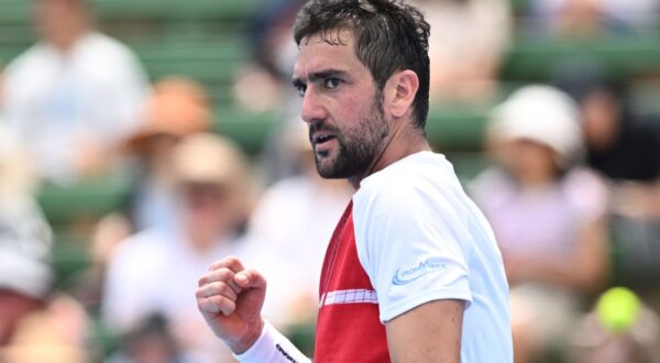 epa11066784 Marin Cilic of Croatia celebrates a point against Andy Murray of Britain during their match at the 2024 Kooyong Classic at the Kooyong Lawn Tennis Club in Melbourne, Australia, 10 January 2024.  EPA/JOEL CARRETT  AUSTRALIA AND NEW ZEALAND OUT