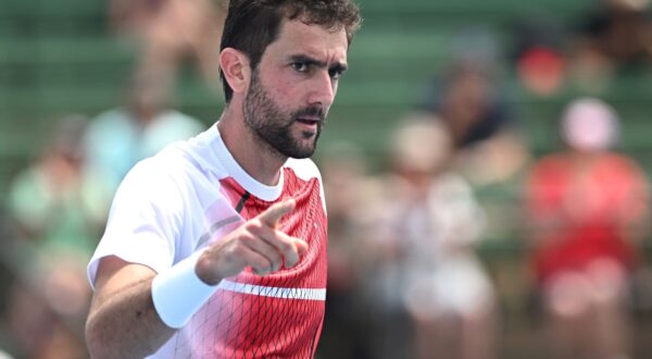 epa11066777 Marin Cilic of Croatia celebrates defeating Andy Murray of Britain during their match at the 2024 Kooyong Classic at the Kooyong Lawn Tennis Club in Melbourne, Australia, 10 January 2024.  EPA/JOEL CARRETT  AUSTRALIA AND NEW ZEALAND OUT