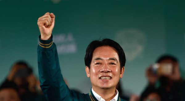 epa11073490 Taiwanese Vice President and ruling Democratic Progressive Party (DPP) presidential candidate William Lai Ching-te gestures during a rally after winning the presidential elections in Taipei, Taiwan, 13 January 2024. DPP's William Lai is set to be Taiwan's next president after his rivals conceded defeat in the Taiwan presidential elections.  EPA/DANIEL CENG